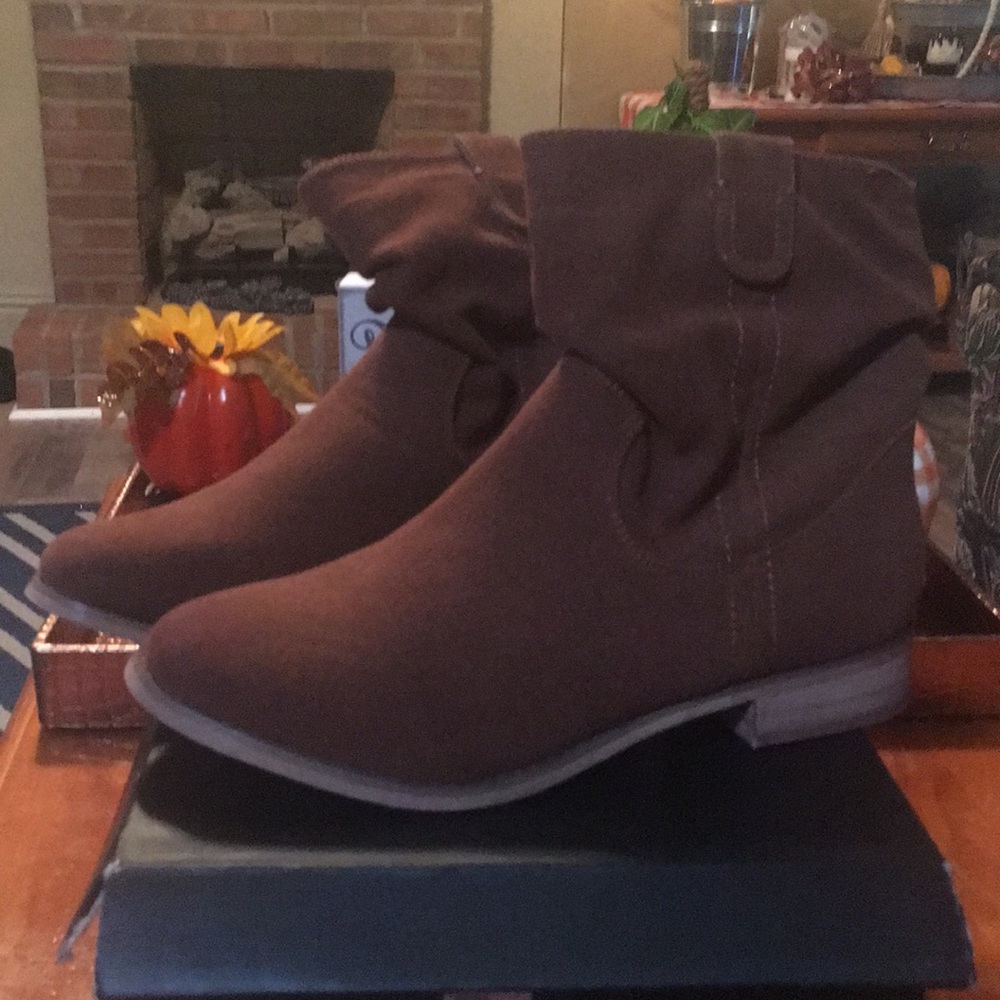 Beautiful ankle Bootie boots !